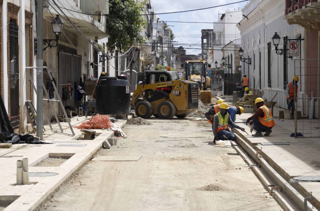 residentes-y-comerciantes-de-ciudad-colonial-dicen-el-transito-es-un-caos