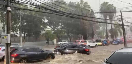 fuertes-lluvias-inundan-zonas-de-santiago