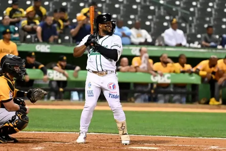 estrellas-someten-a-las-aguilas