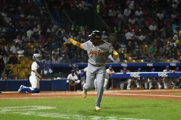 mejia-y-escarra-dan-jonrones;-pitcheo-se-luce-en-victoria-de-aguilas-4-1-sobre-licey