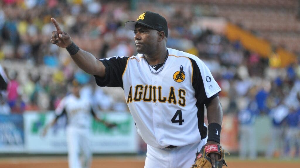 aguilas-retiraran-el-numero-4-de-“la-guagua”-miguel-tejada