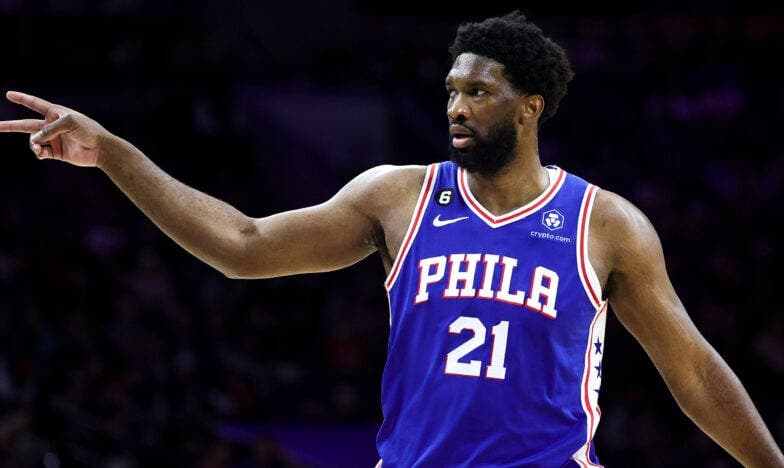 joel-embiid-perdera-2-partidos-por-lesion-en-rodilla