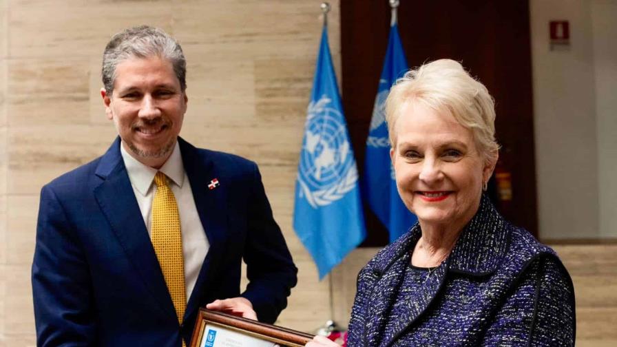 embajador-mario-arvelo-recibe-reconocimiento-por-su-compromiso-en-la-lucha-contra-el-hambre