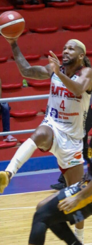 buitres-y-lobos-se-imponen-en-san-cristobal