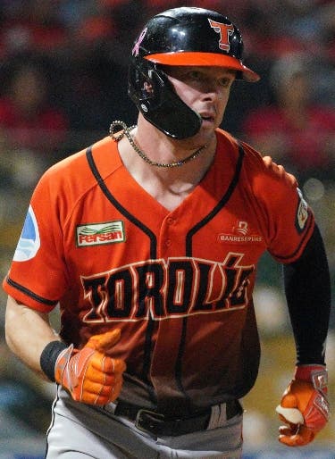 johnston-y-rogers-meten-en-pelea-a-toros-del-este