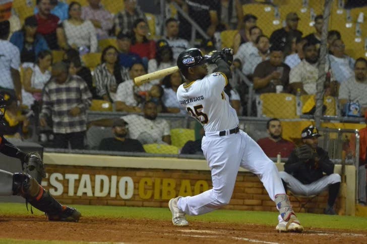 aguilas-suman-sexta-victoria-corrida;-ponen-en-riesgo-a-los-toros-con-victoria-12-3