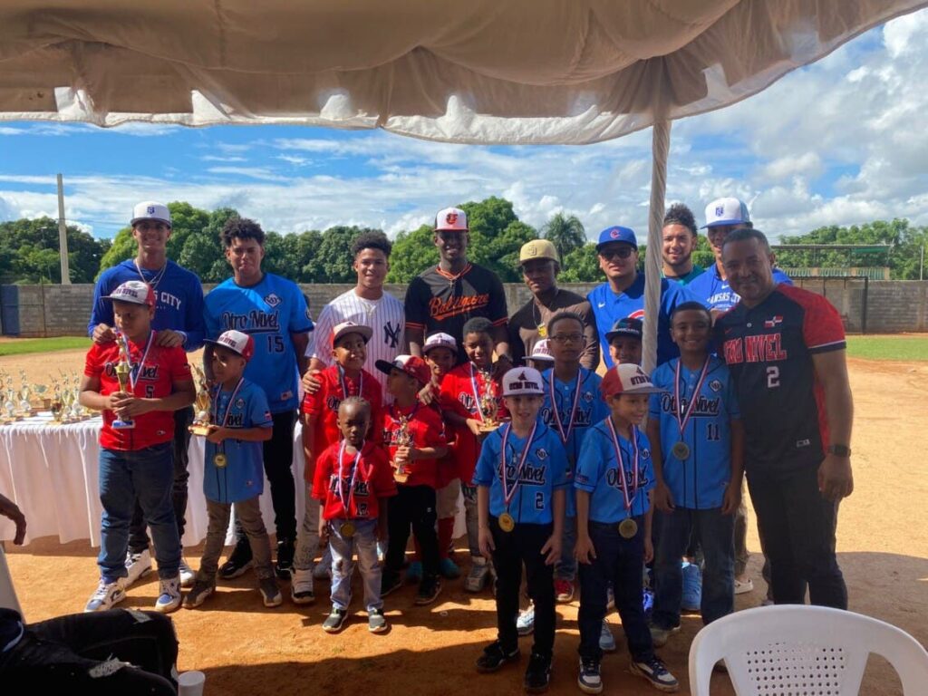 otro-nivel-premia-a-campeones-de-la-cuarta-copa-navidena-de-beisbol