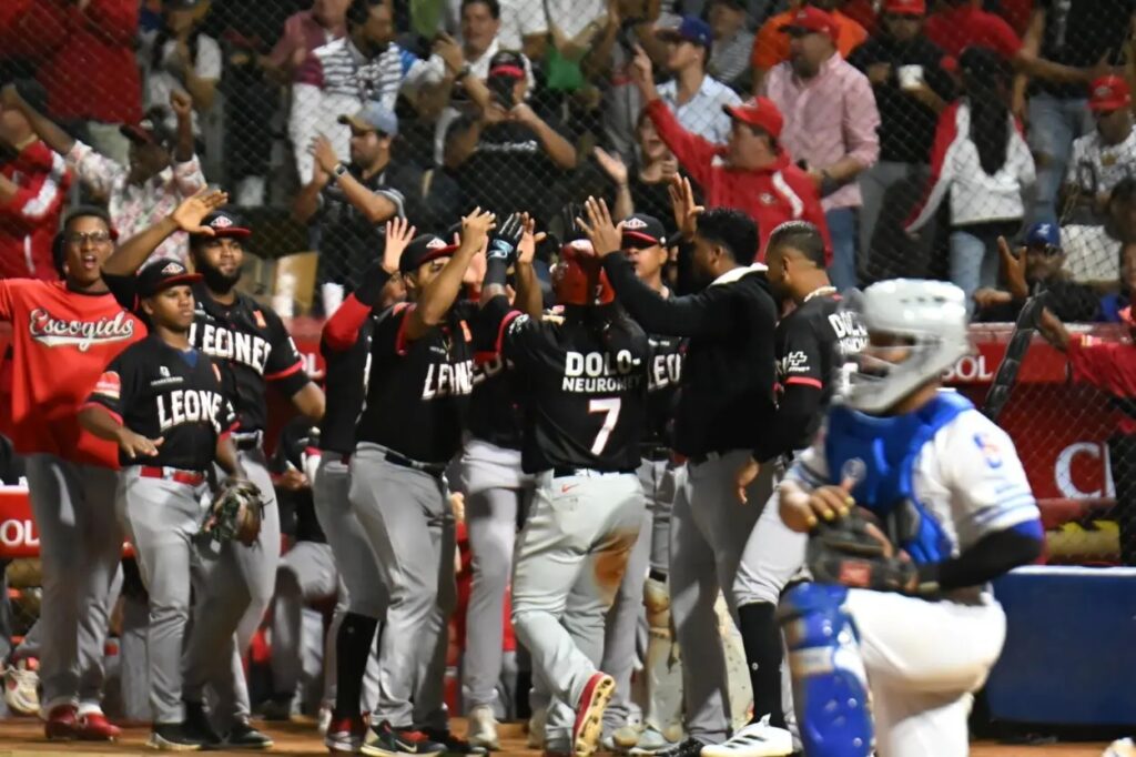 leones-del-escogido-vencen-a-los-tigres-del-licey